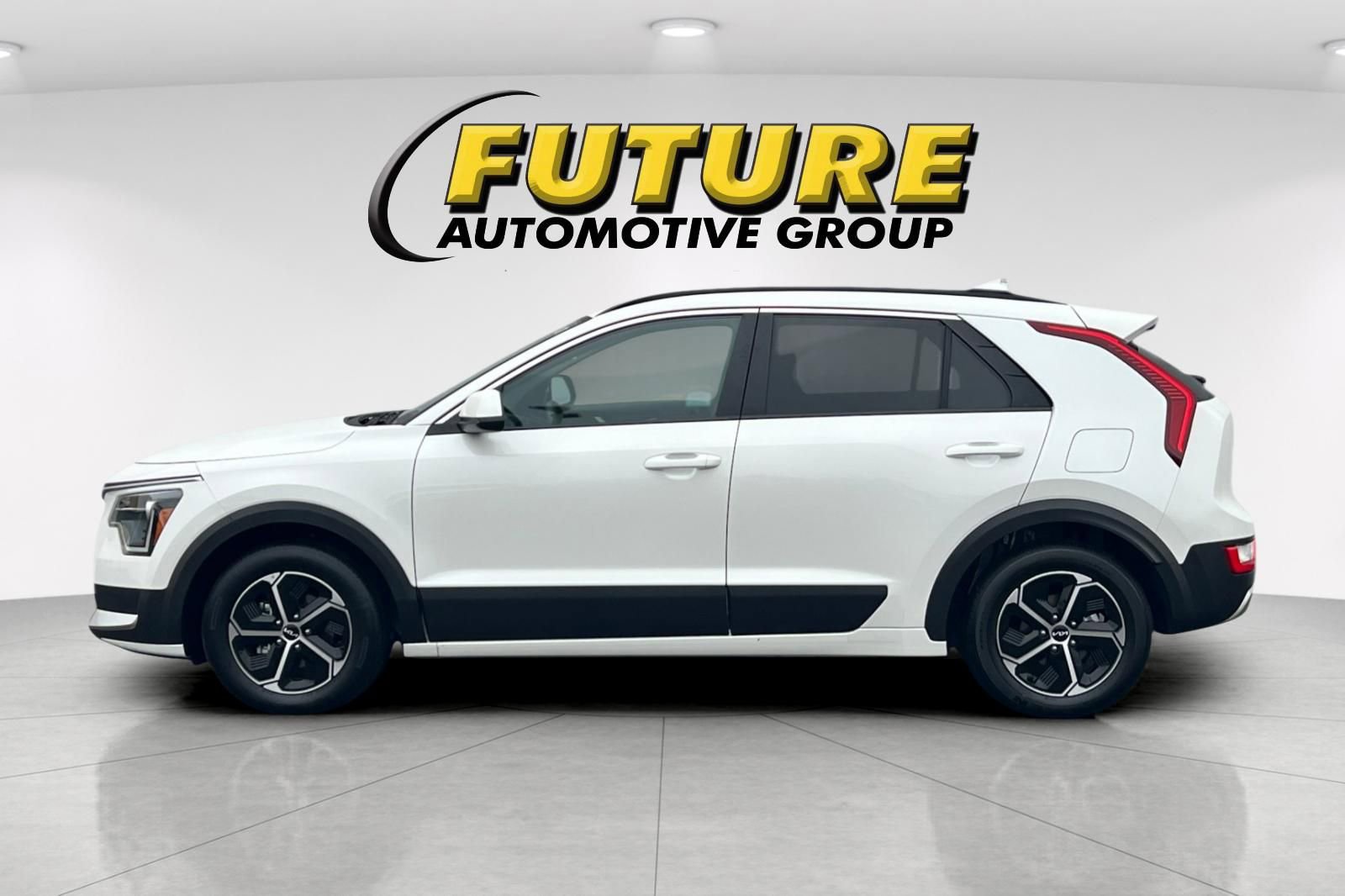 Used 2025 Kia Niro LX image 7