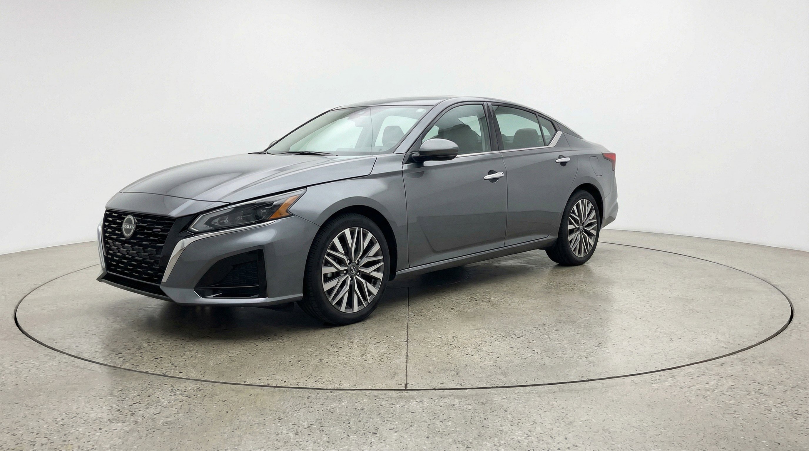 Used 2025 Nissan Altima 2.5 SV image 3