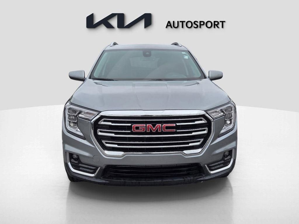 Used 2024 GMC Terrain SLT image 2