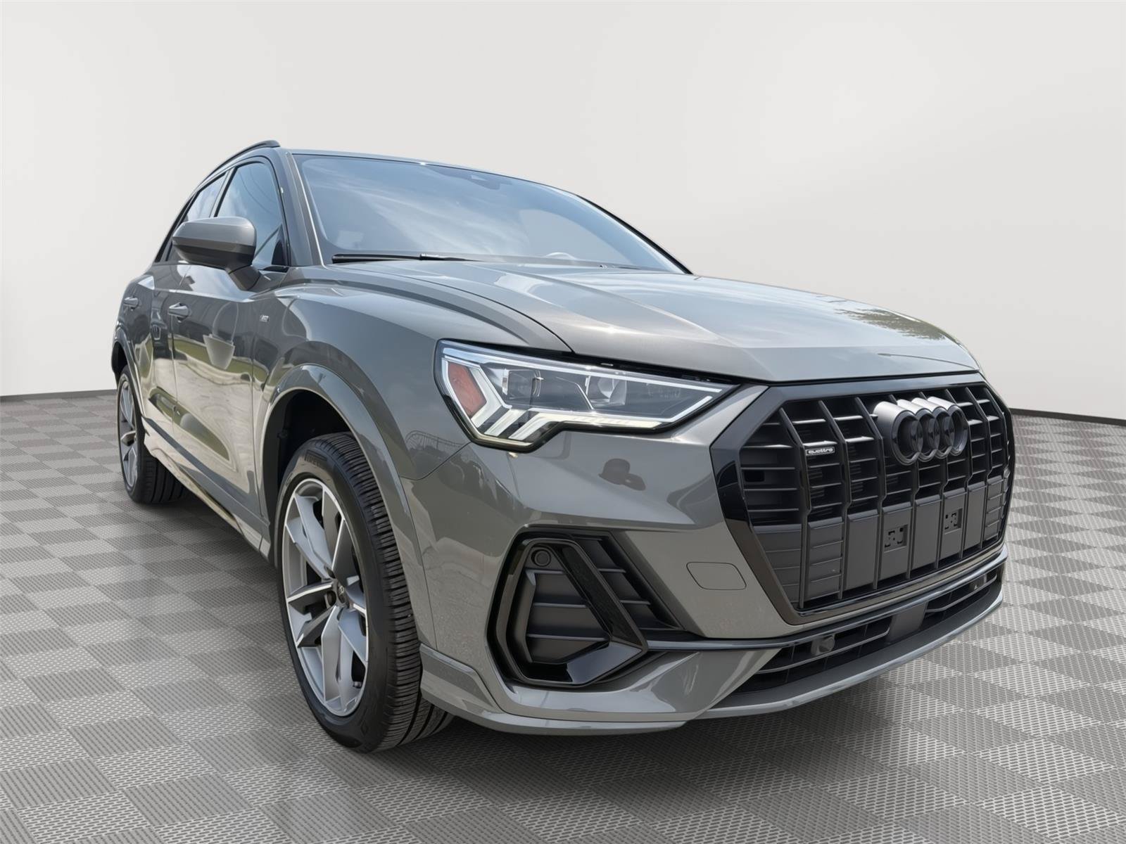 Certified 2025 Audi Q3 2.0T Premium AWD/4WD image 7