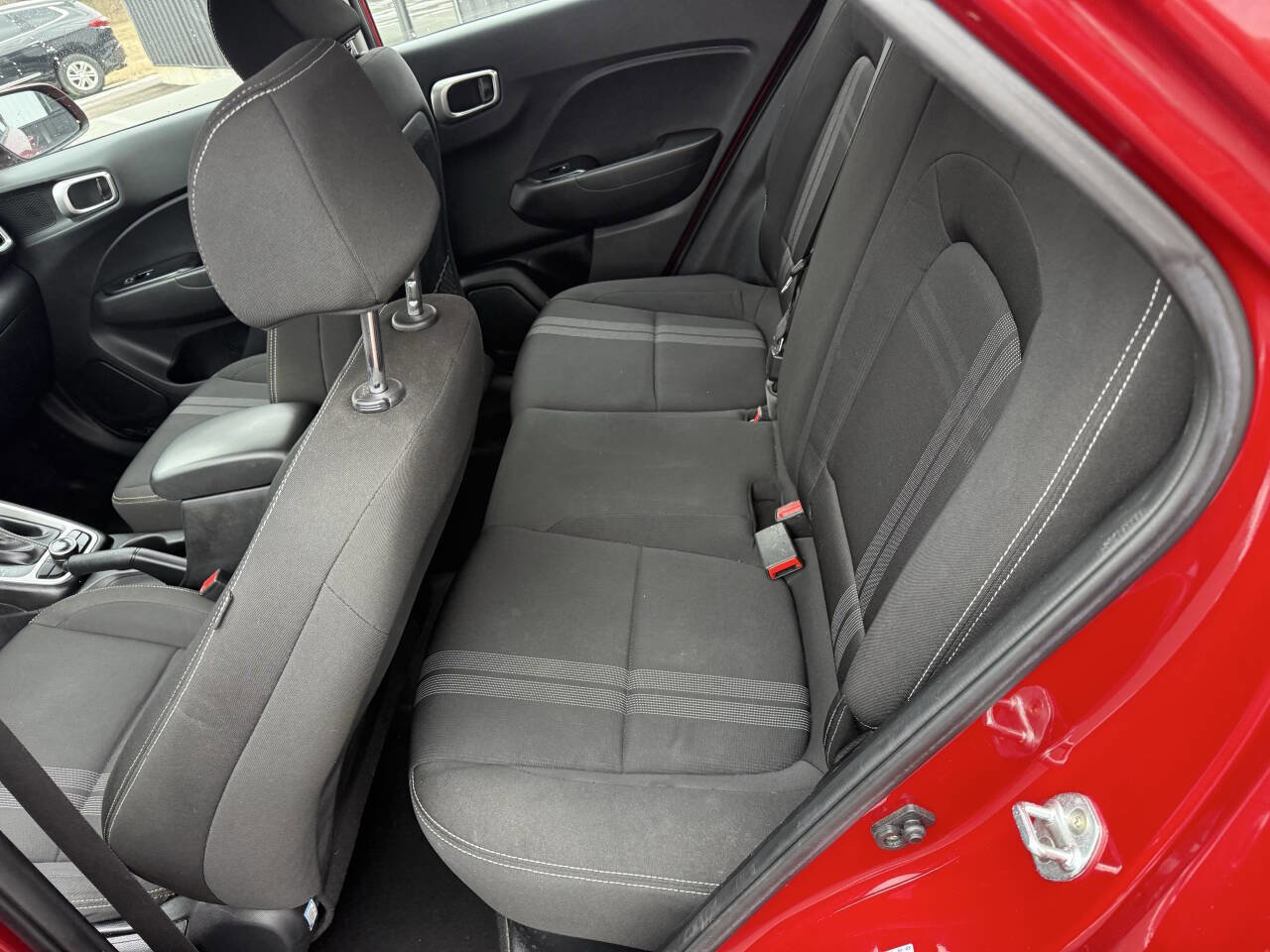 Used 2021 Hyundai Venue SEL image 16