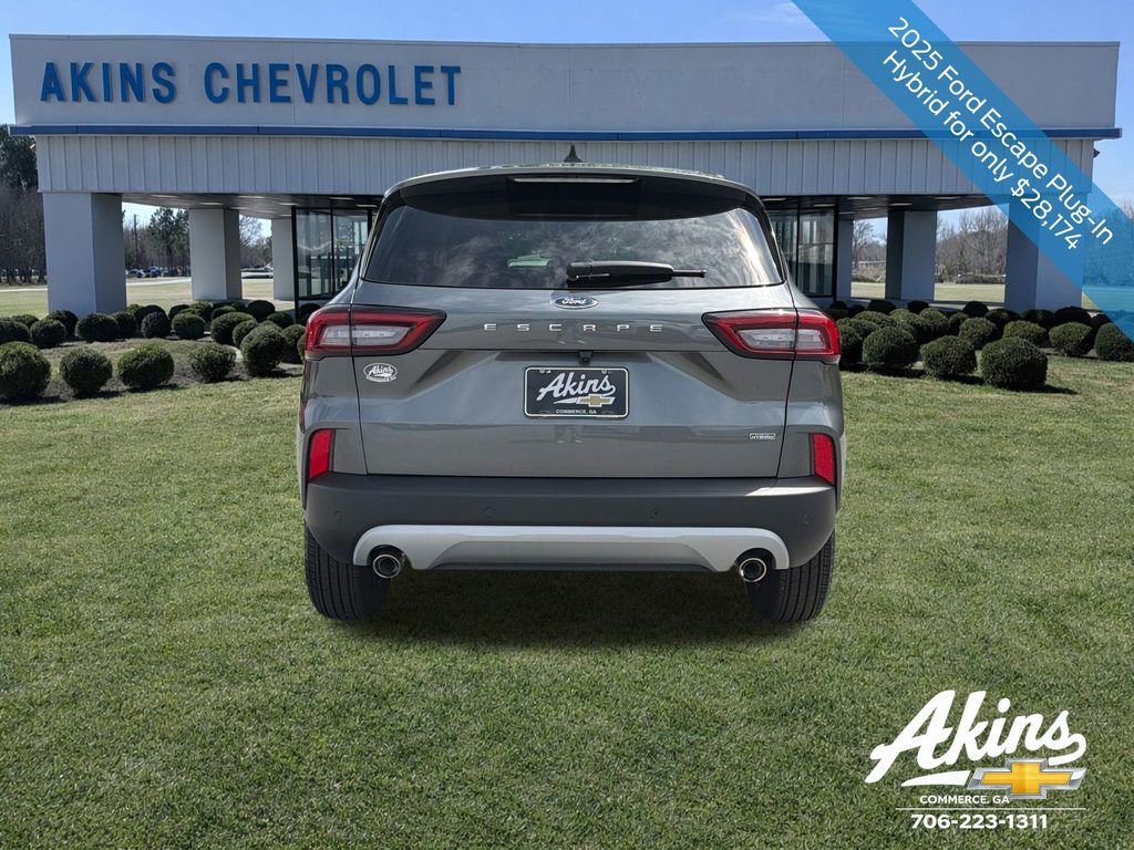 Used 2025 Ford Escape SE image 6