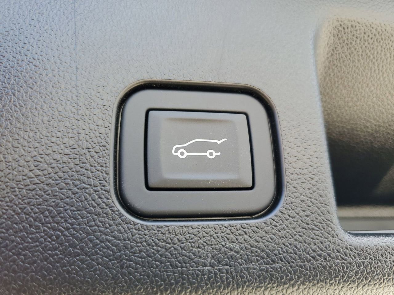 New 2025 Chevrolet Equinox EV LT FWD image 8