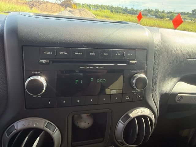 Used 2018 Jeep Wrangler Sport w/ Connectivity Group AWD/4WD image 15
