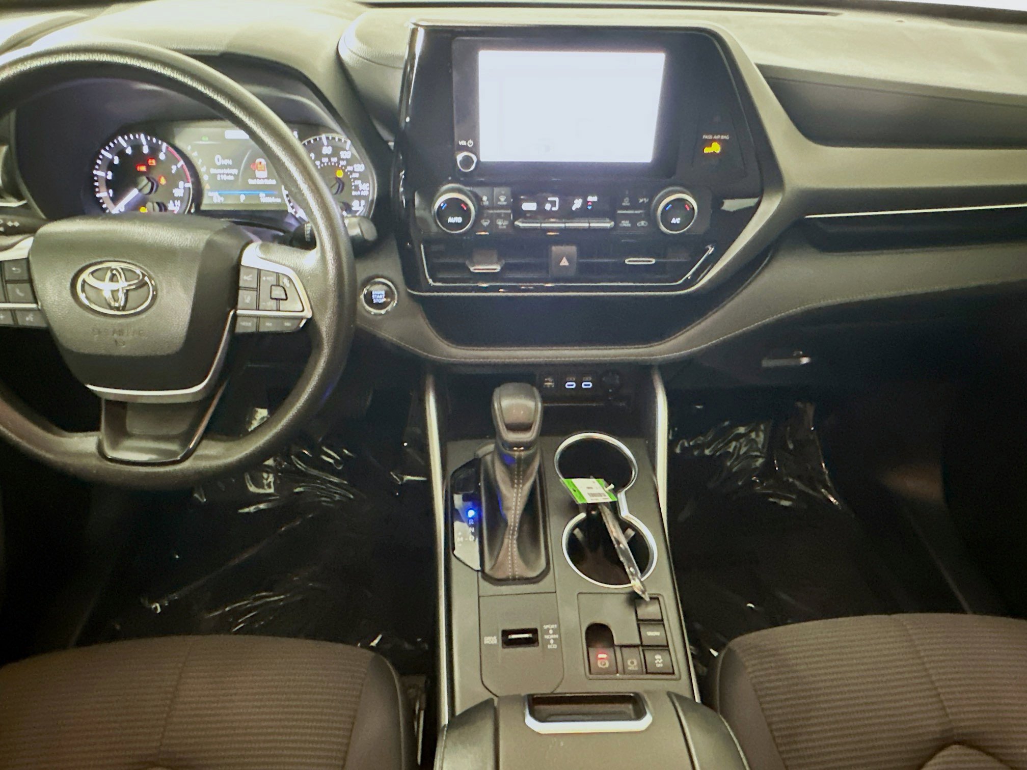 Used 2023 Toyota Highlander L image 27