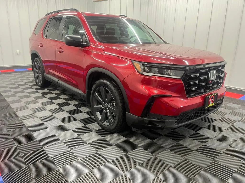 Used 2023 Honda Pilot Sport image 2