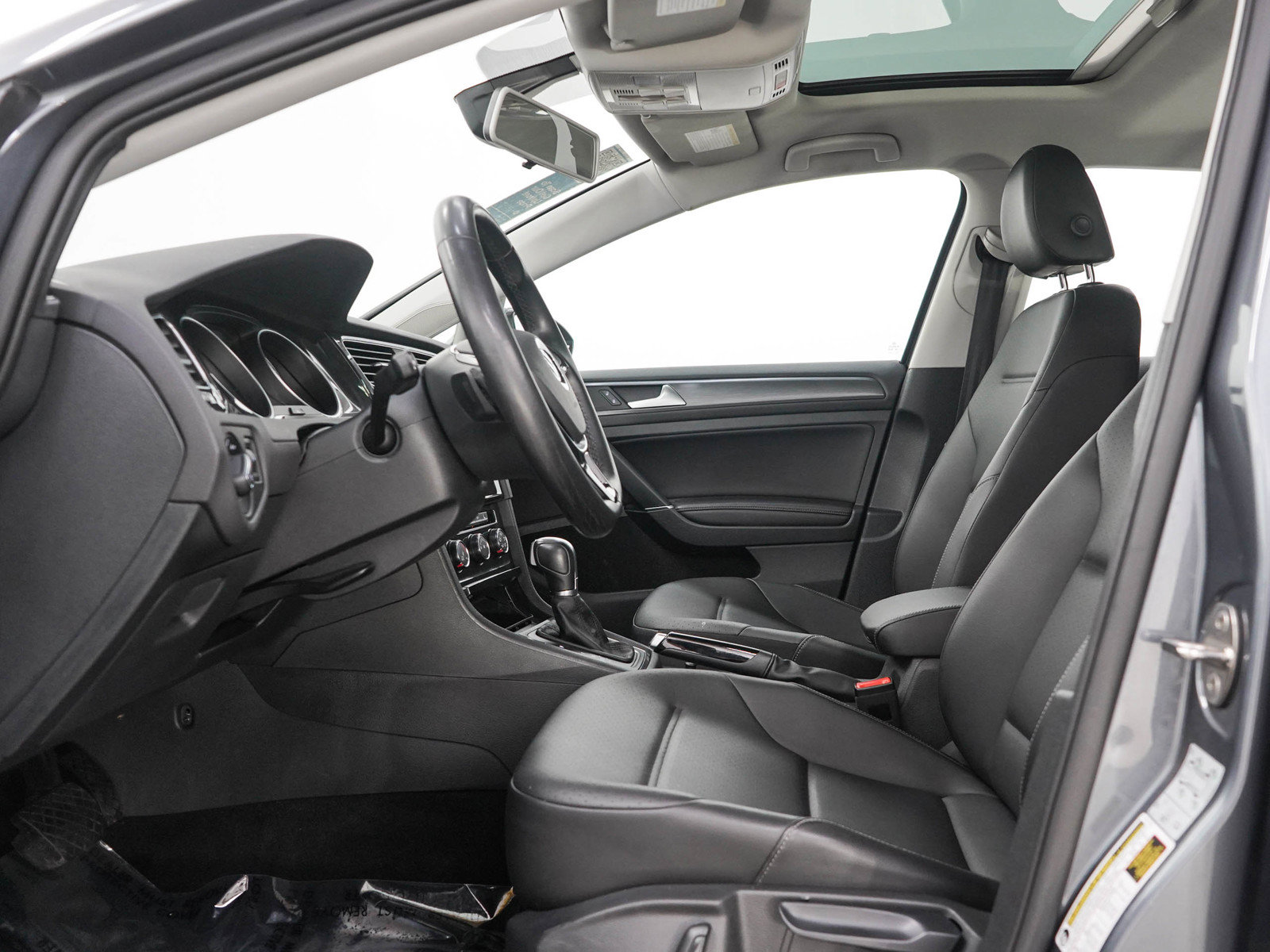 Used 2018 Volkswagen Golf SE FWD image 20