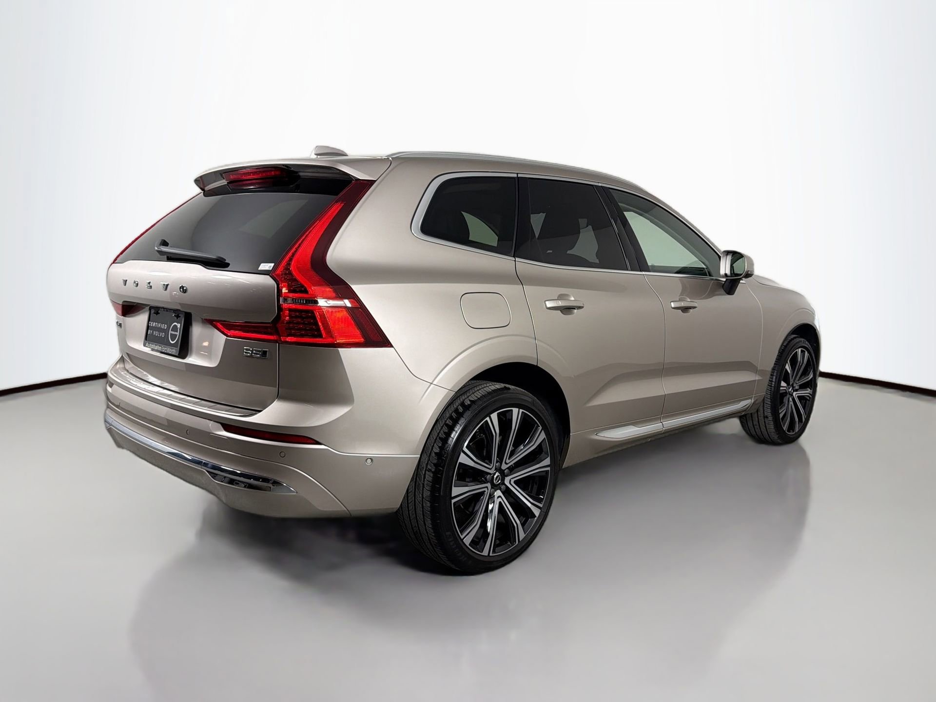 Certified 2023 Volvo XC60 B5 Ultimate w/ Climate Package AWD/4WD image 6