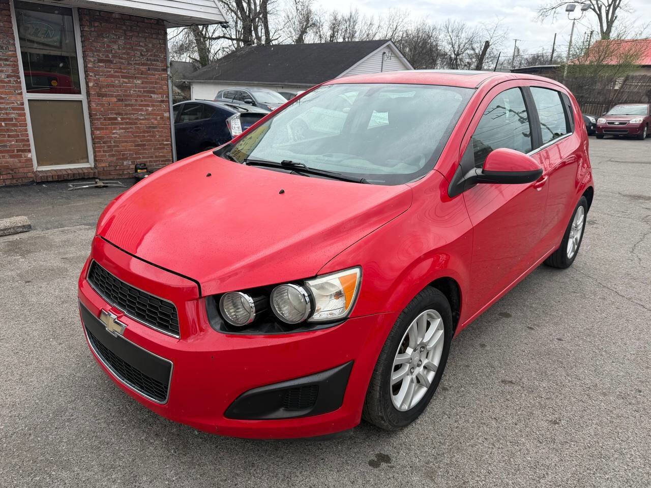 Used 2015 Chevrolet Sonic LT w/ Fun and Sun Package FWD image 2