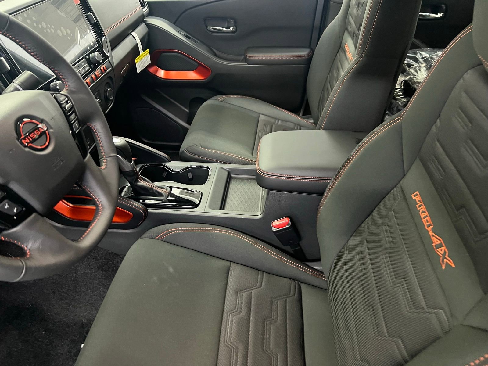 New 2025 Nissan Frontier PRO-4X w/ Tow Package image 9