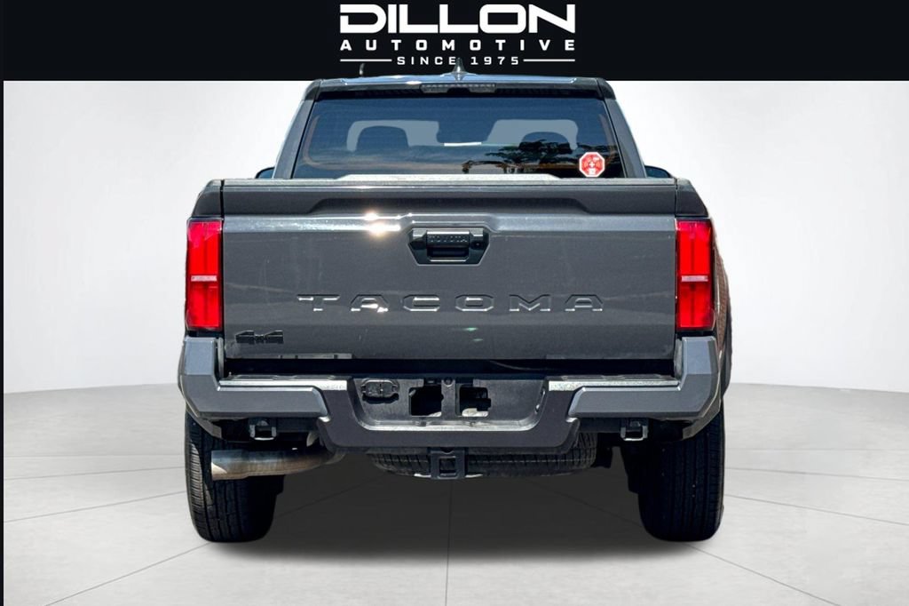 Used 2025 Toyota Tacoma TRD Sport AWD/4WD image 5