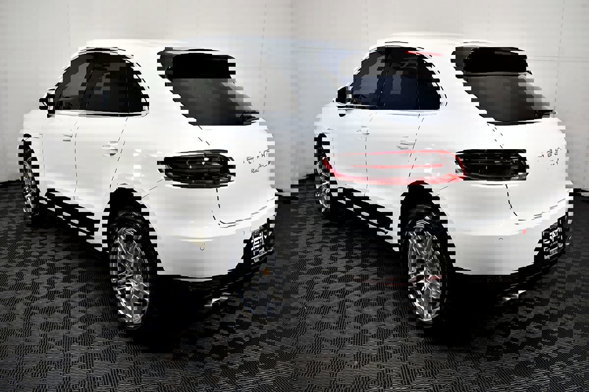 Used 2016 Porsche Macan S image 11