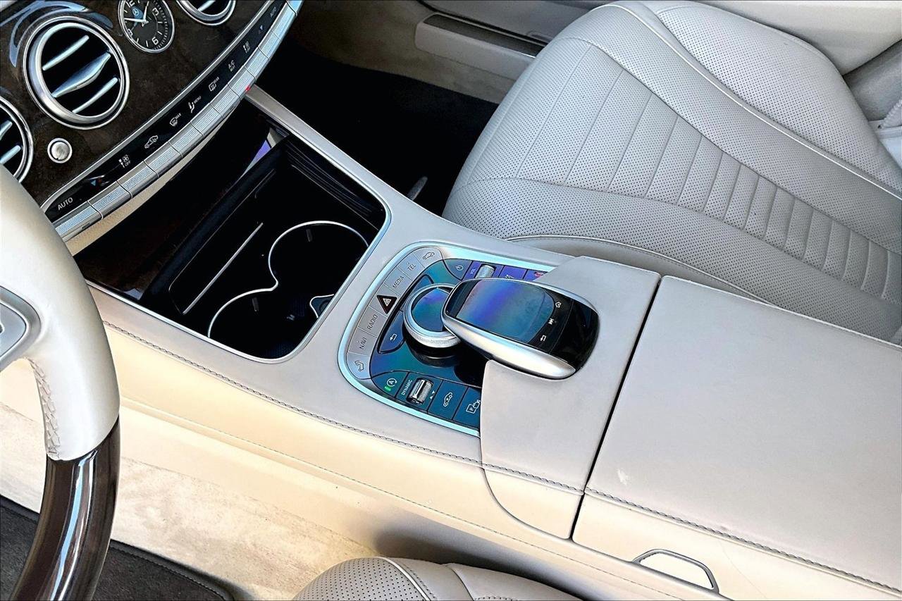 Used 2019 Mercedes-Benz S 560 Sedan image 18