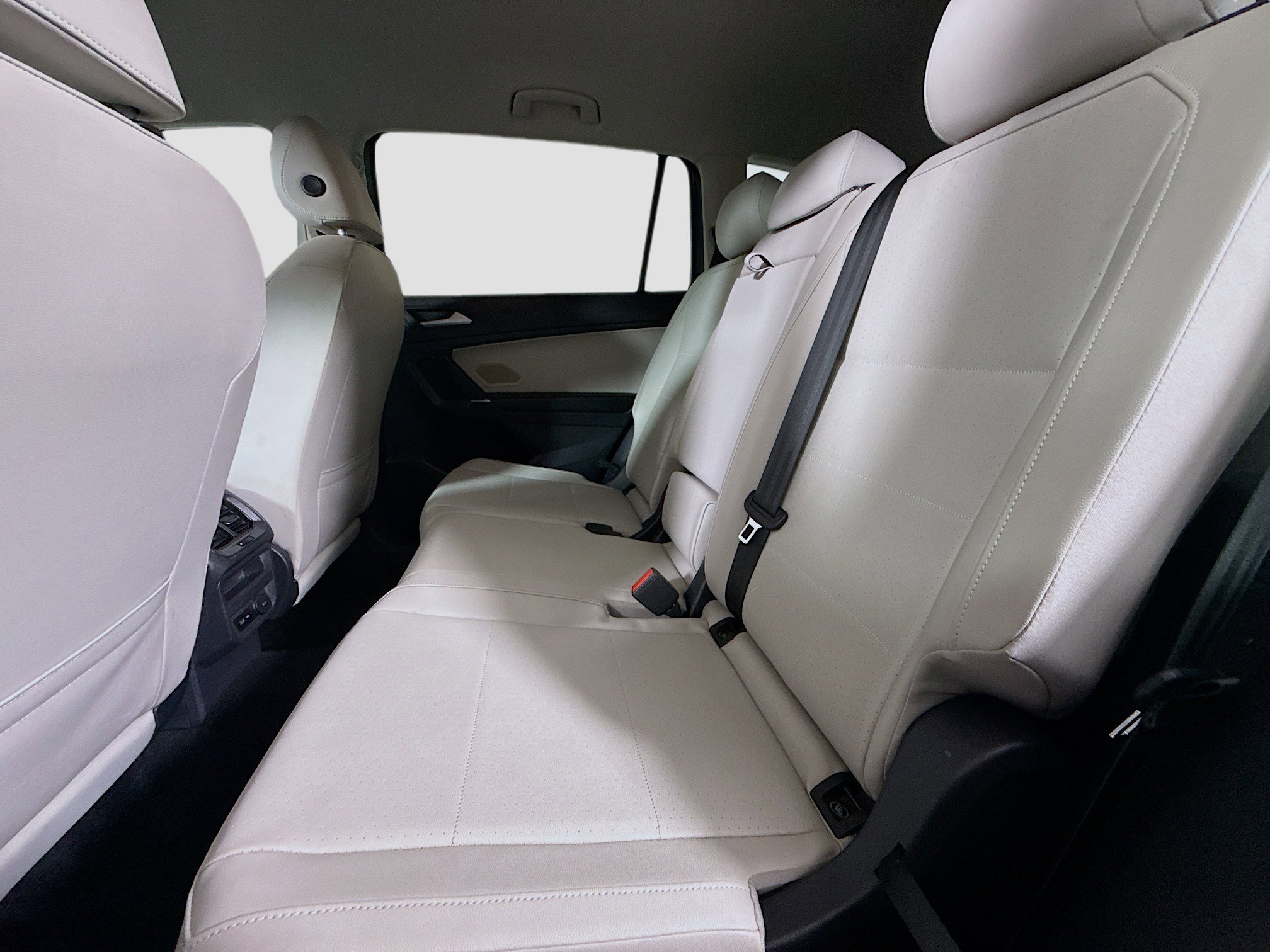 Used 2020 Volkswagen Tiguan SE image 25