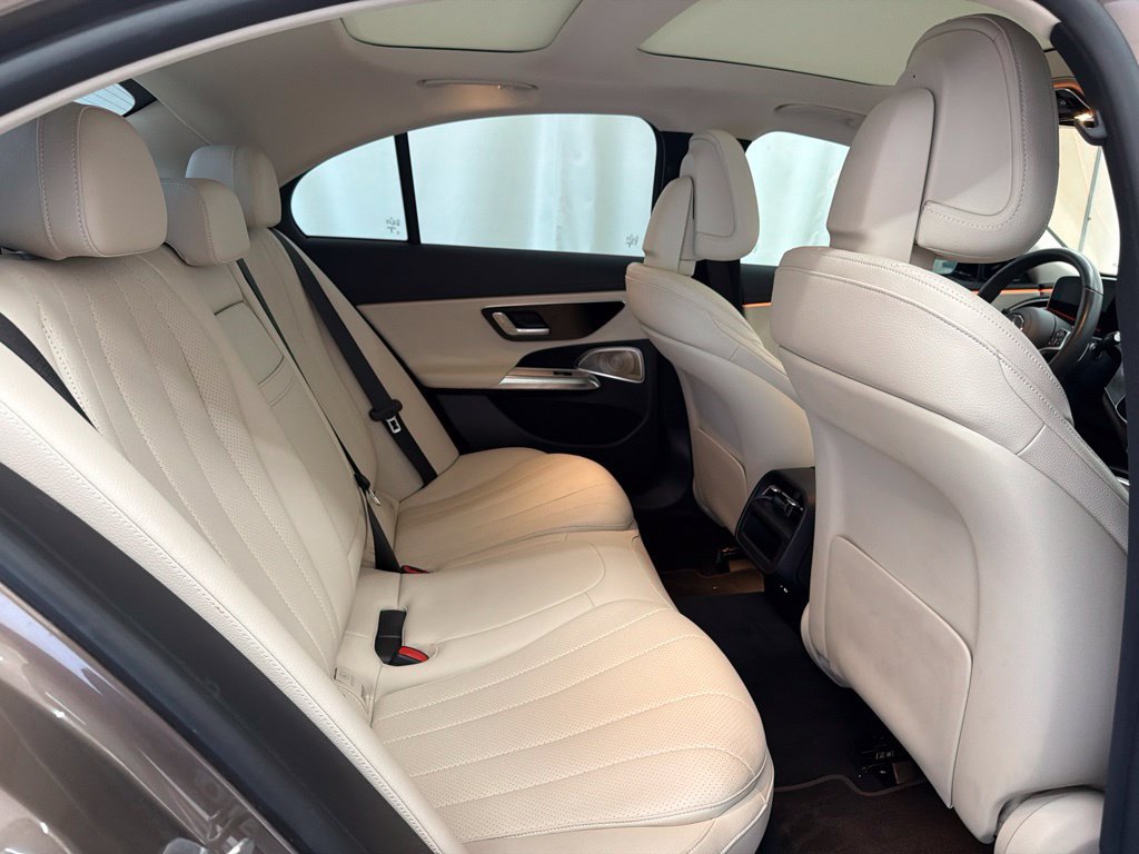 Used 2025 Mercedes-Benz E 350 4MATIC Sedan image 27