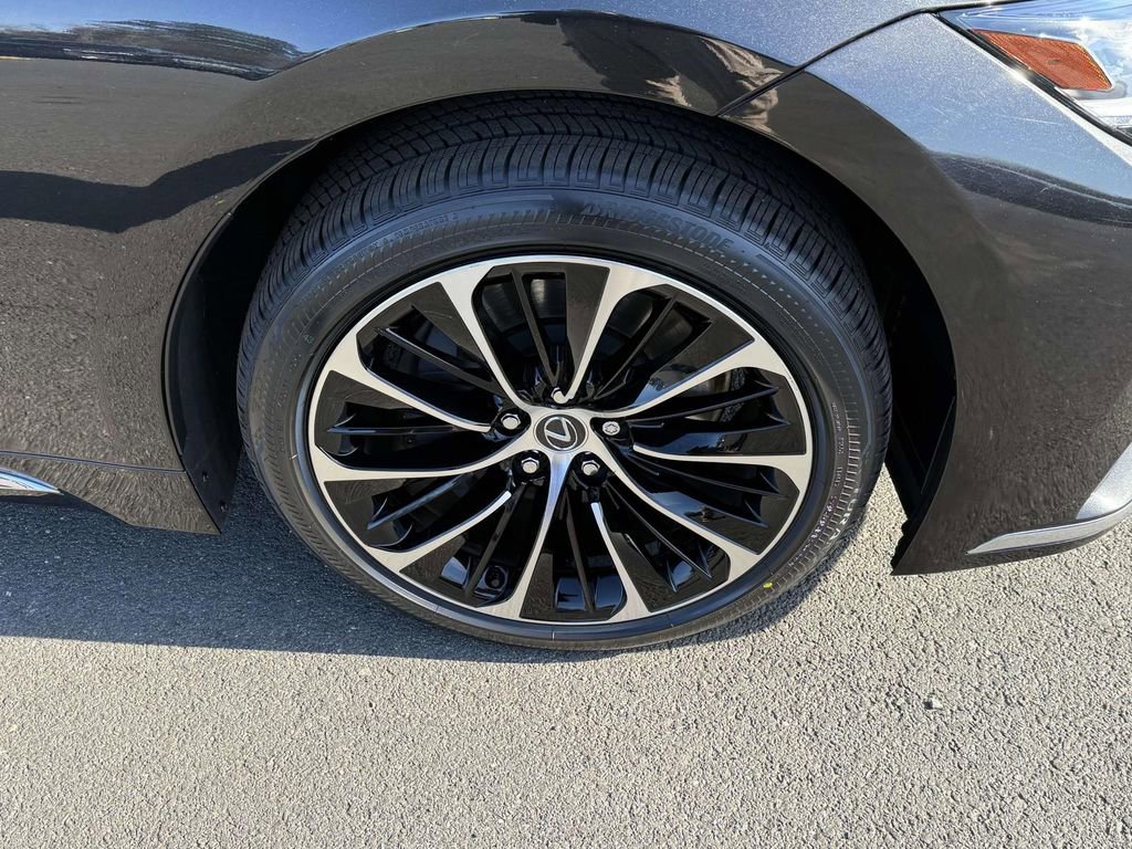Used 2023 Lexus LS 500 Luxury w/ Luxury Package image 7