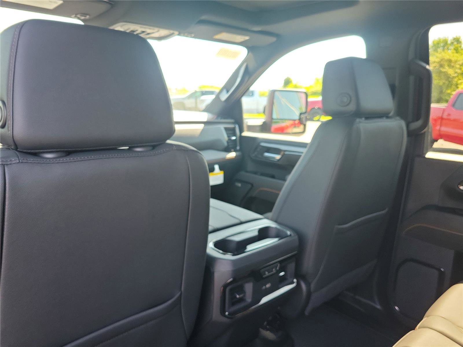 New 2026 GMC Sierra 2500 AT4 w/ AT4 Premium Plus Package AWD/4WD image 14
