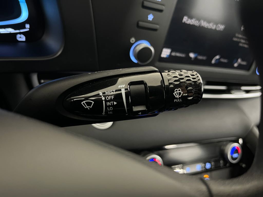 Used 2025 Hyundai Elantra Blue FWD image 61