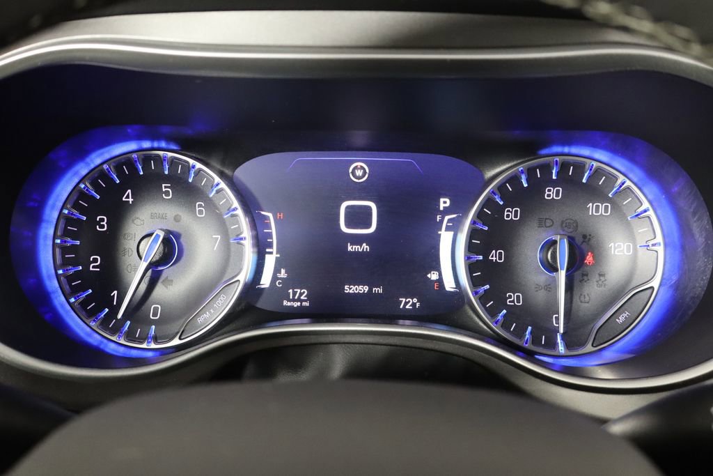 Used 2024 Chrysler Pacifica Touring-L image 11