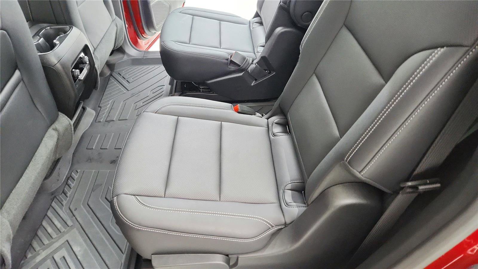 Used 2026 Chevrolet Traverse LT image 13