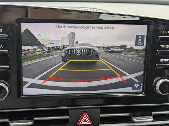 Used 2021 Hyundai Elantra SEL w/ Convenience + Premium Package image 9