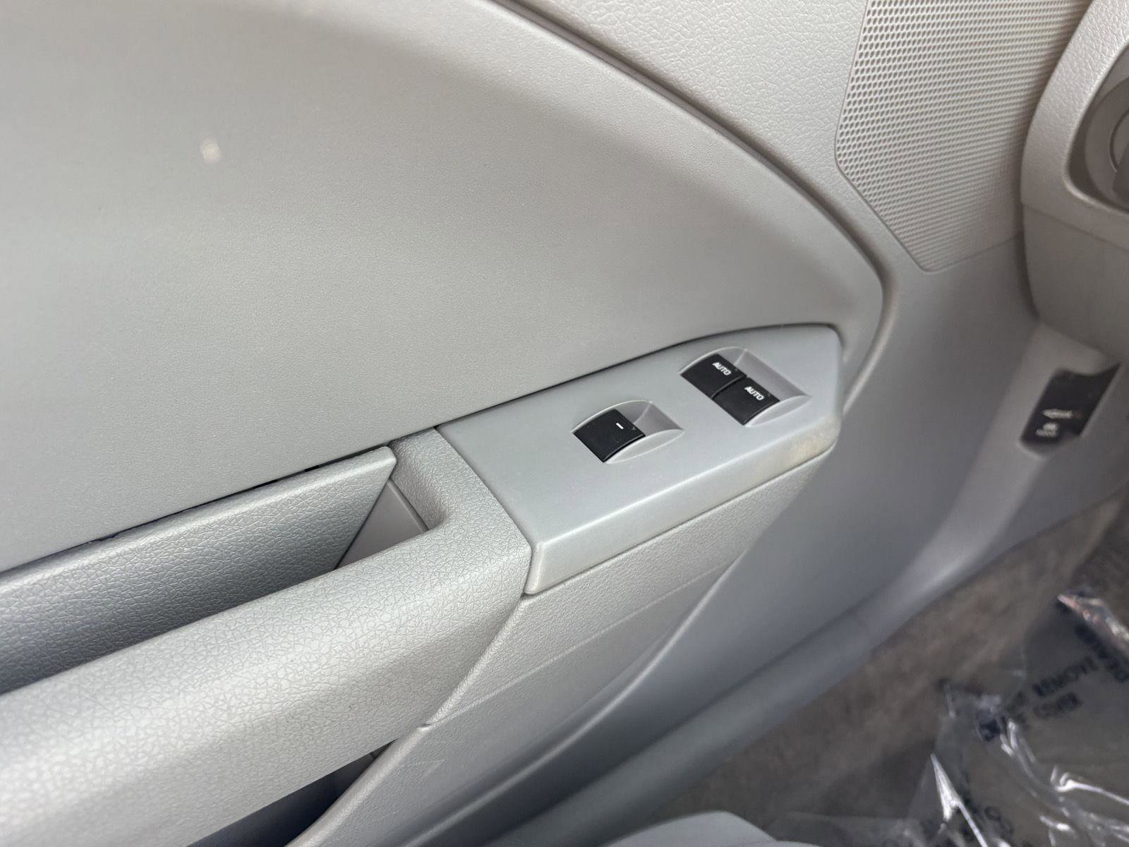 Used 2007 Ford Mustang Deluxe image 12