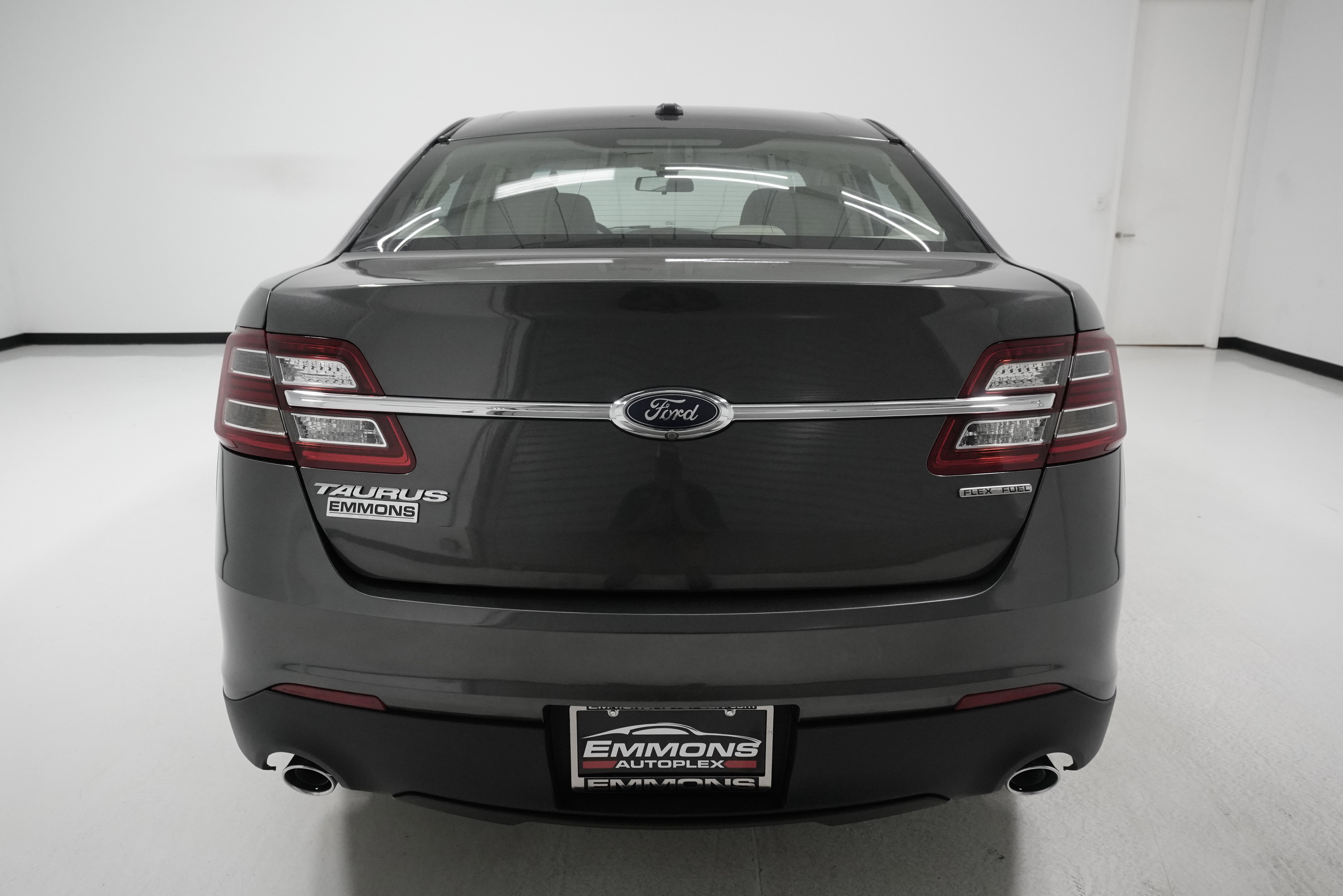 Used 2018 Ford Taurus SE image 5