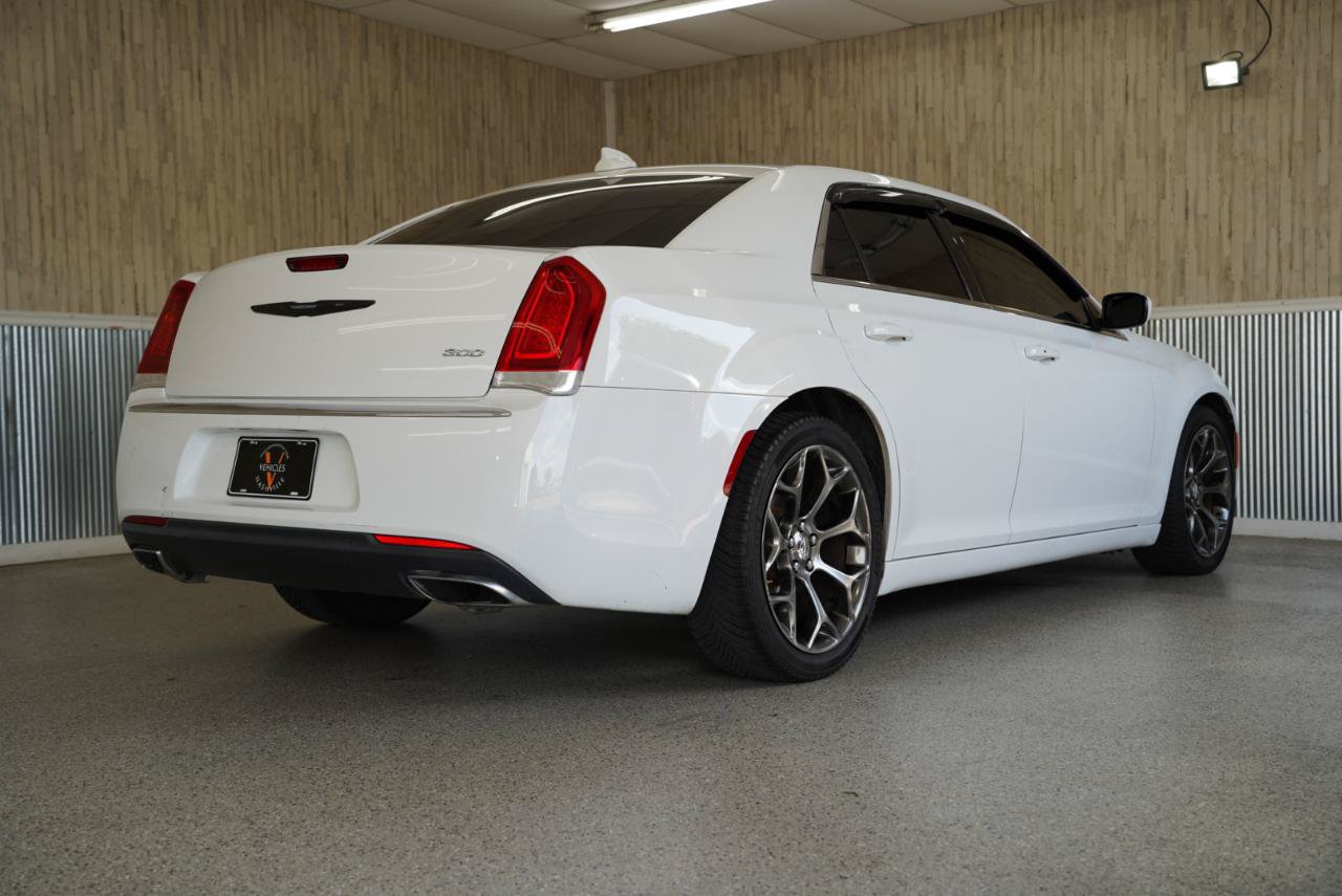 Used 2018 Chrysler 300 Touring L RWD image 10