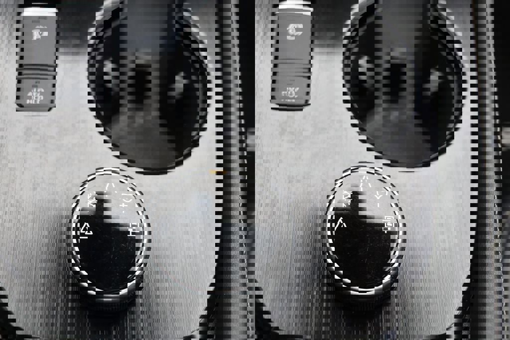 Used 2023 Nissan Rogue SL w/ SL Premium Package image 26