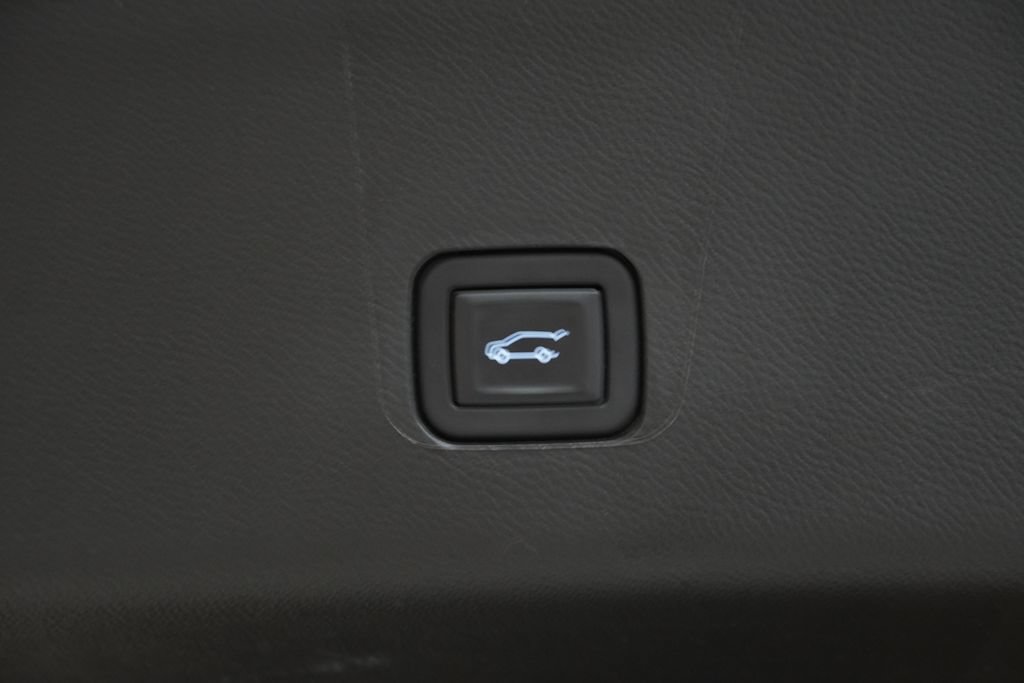 Used 2024 Chevrolet Traverse LT AWD/4WD image 10
