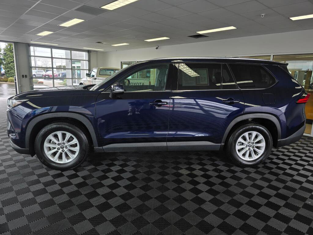 Certified 2024 Toyota Grand Highlander XLE image 6