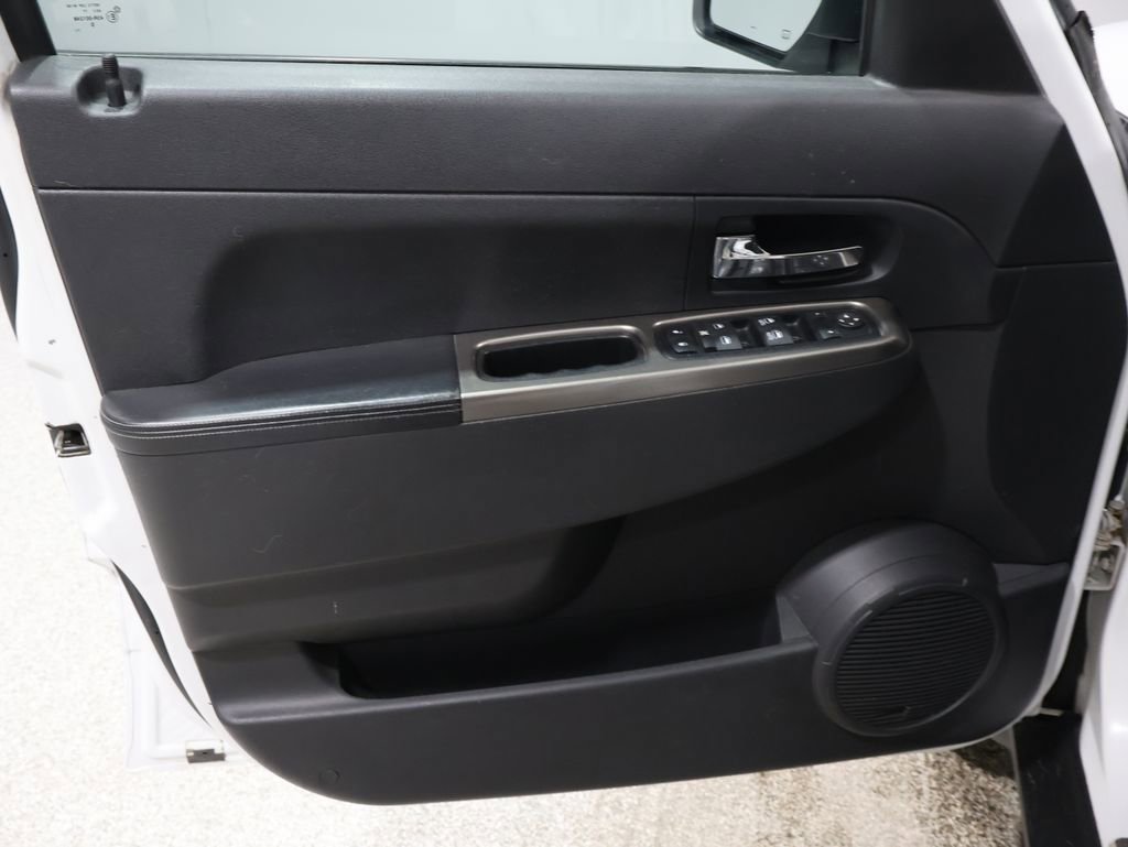 Used 2012 Jeep Liberty Limited w/ Tire & Wheel Group image 14