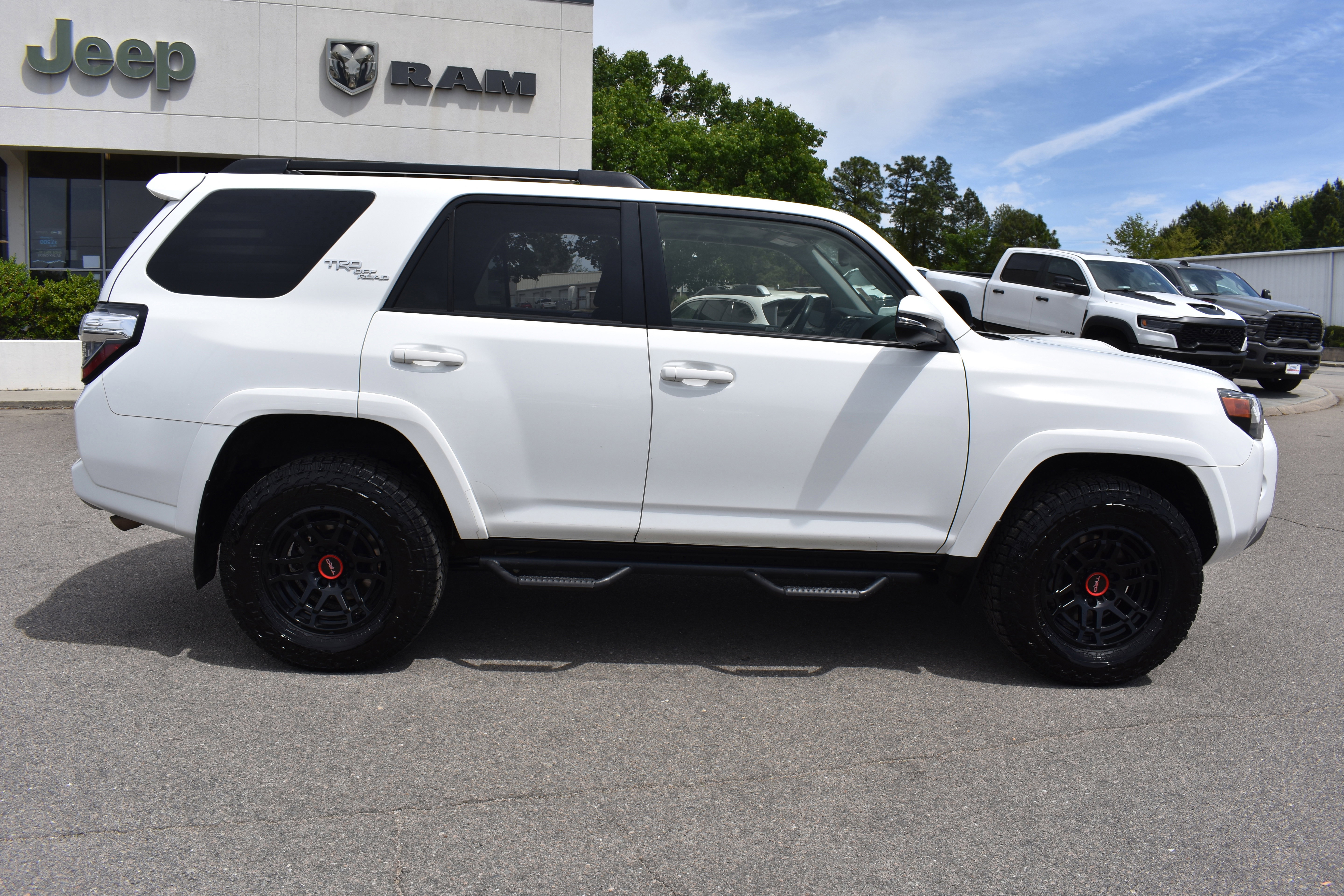 Used 2022 Toyota 4Runner TRD Off-Road Premium AWD/4WD image 10