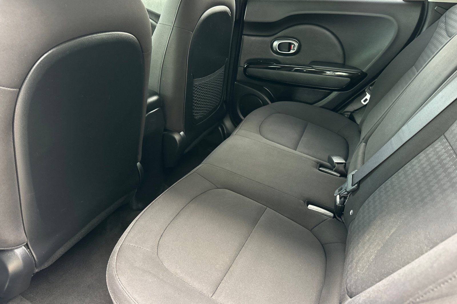 Used 2015 Kia Soul ! FWD image 12