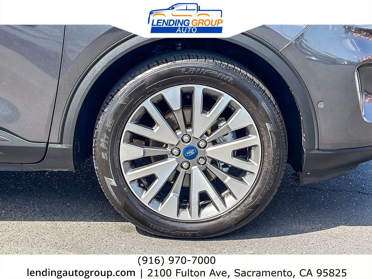 Used 2020 Ford Escape Titanium w/ Titanium Premium Package 2.0 AWD/4WD image 9