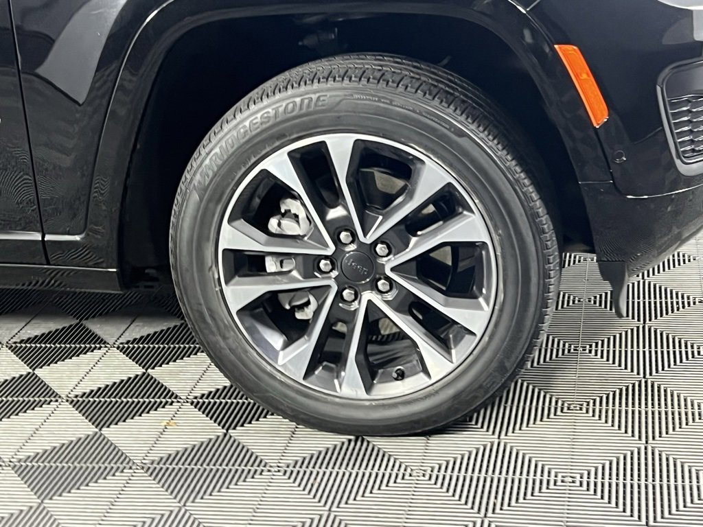 Used 2022 Jeep Grand Cherokee Overland w/ Advanced Protech Group III image 12