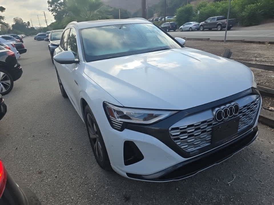Used 2024 Audi Q8 e-tron Premium Plus w/ Premium Plus Package AWD/4WD image 3