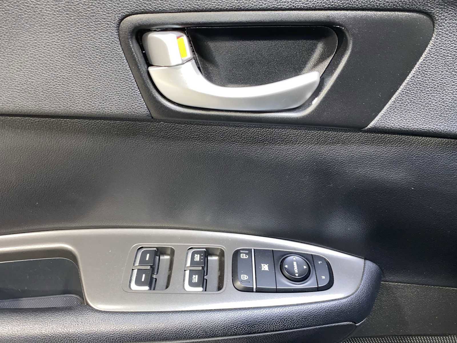 Used 2019 Kia Optima S image 23