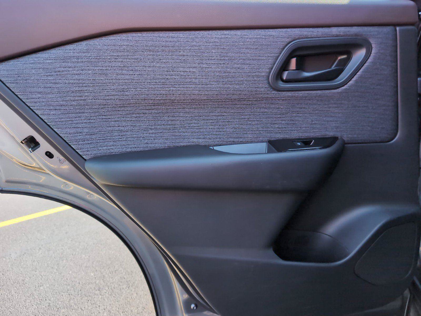 Used 2023 Nissan Rogue S FWD image 36