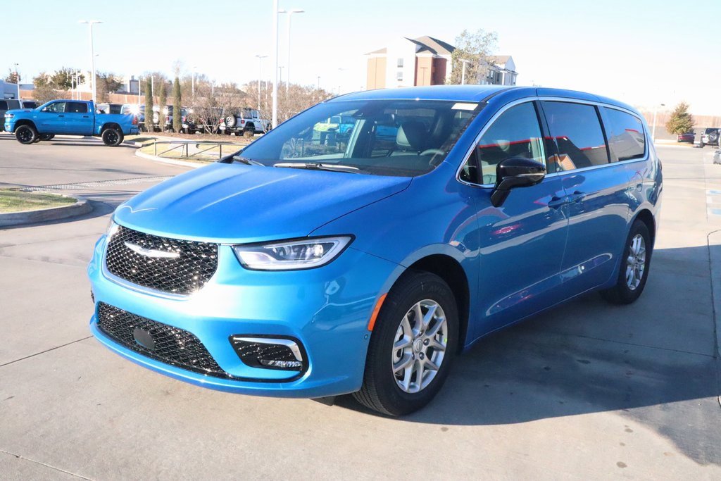 New 2026 Chrysler Pacifica Select image 11