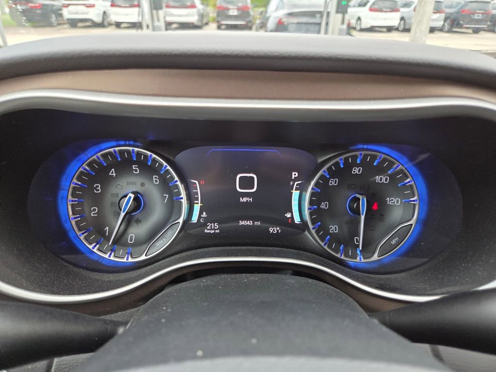 Used 2019 Chrysler Pacifica Touring Plus w/ Advanced Safetytec Group FWD image 31