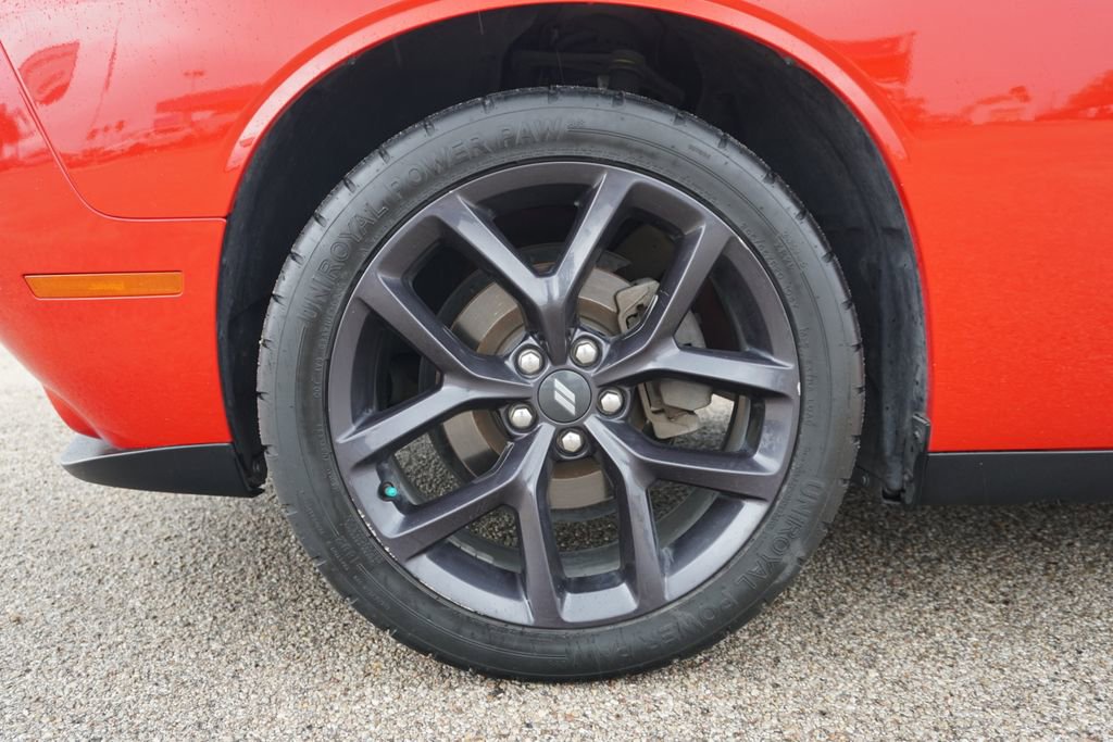 Used 2020 Dodge Challenger SXT w/ Blacktop Package image 13