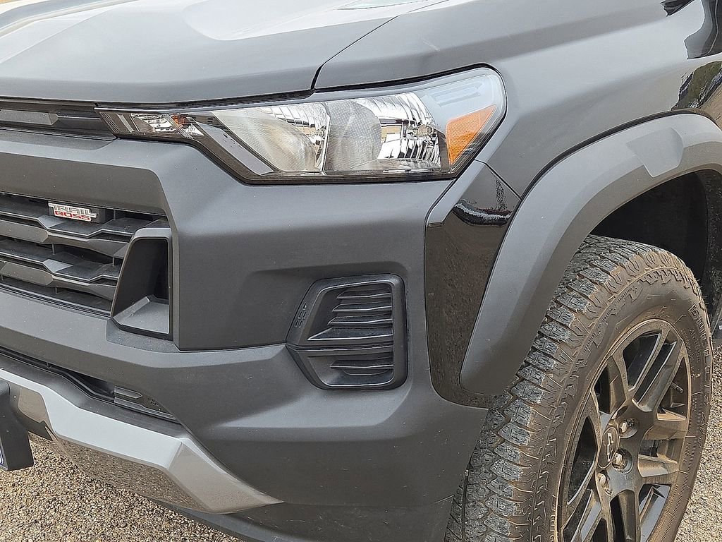 Used 2025 Chevrolet Colorado Trail Boss w/ Midnight Edition image 9