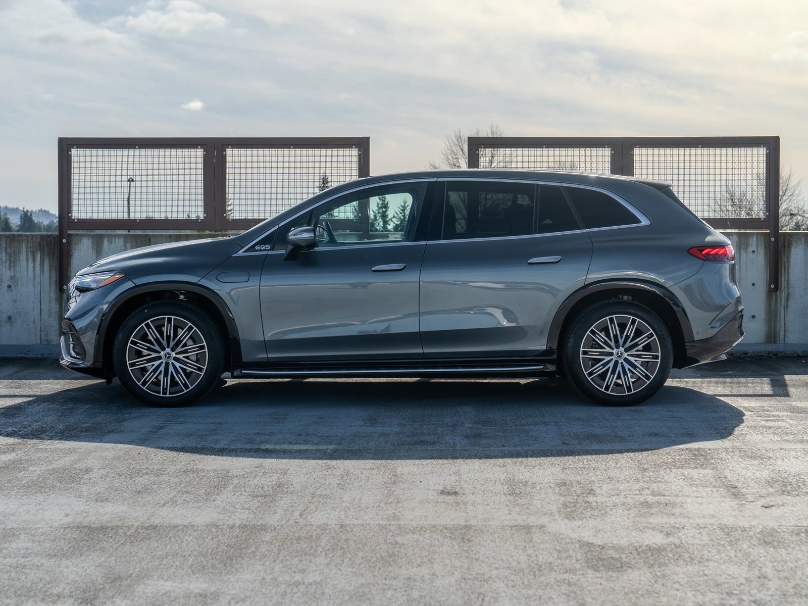 Used 2025 Mercedes-Benz EQS 580 4MATIC SUV image 2