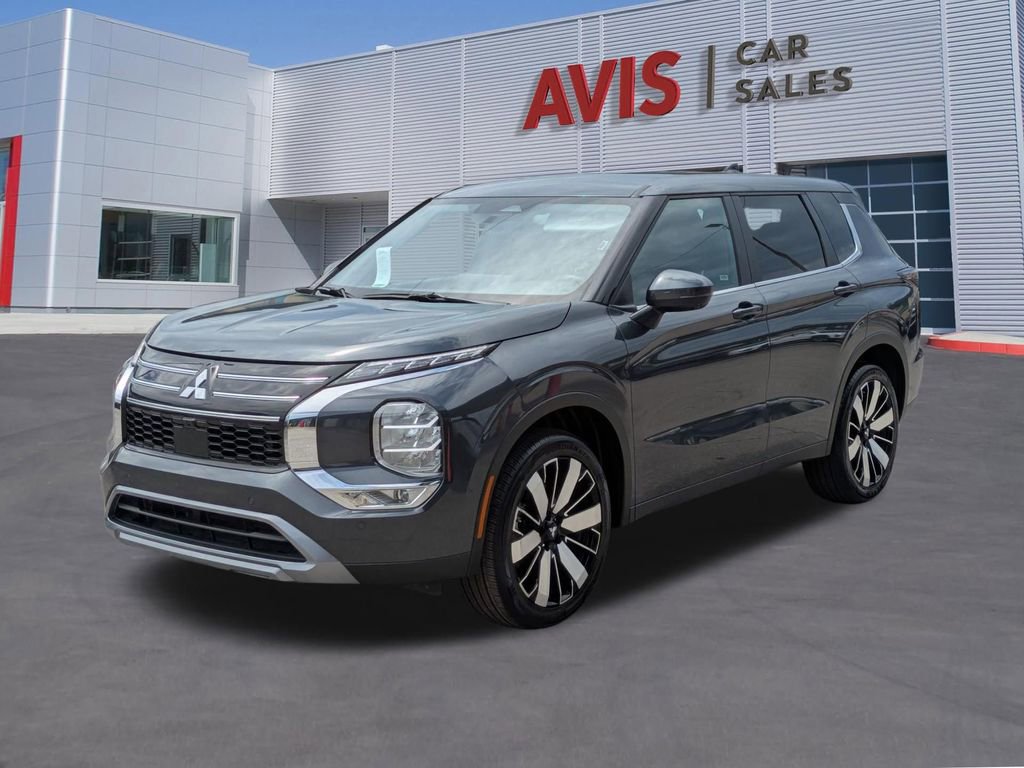 Used 2025 Mitsubishi Outlander SE