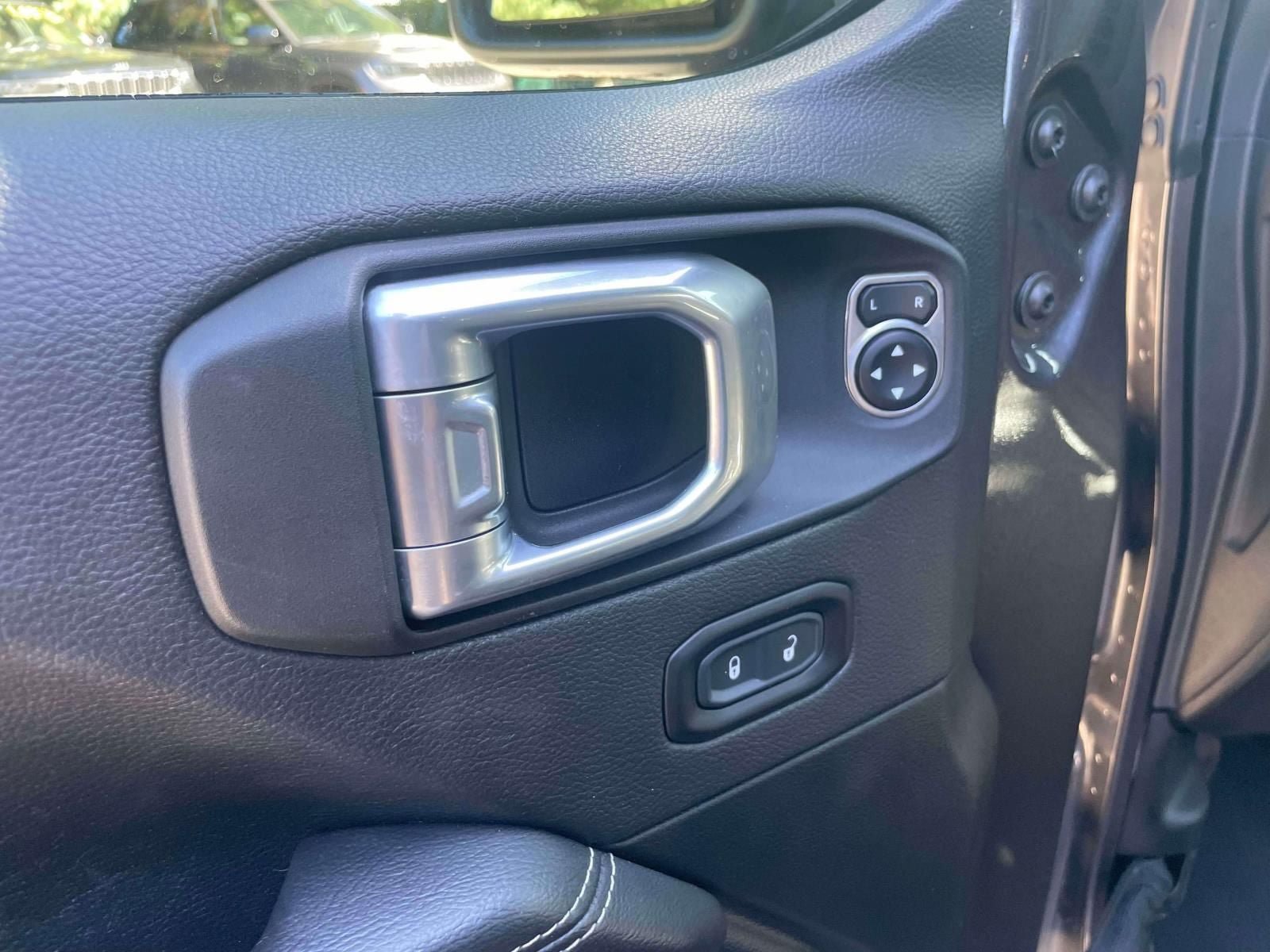 Used 2021 Jeep Wrangler Unlimited Sahara AWD/4WD image 17