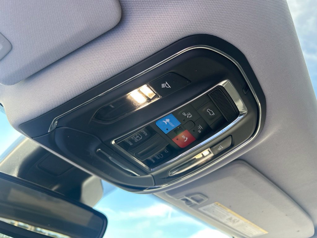 Used 2023 Jeep Grand Cherokee Laredo w/ Luxury Tech Group I RWD image 42
