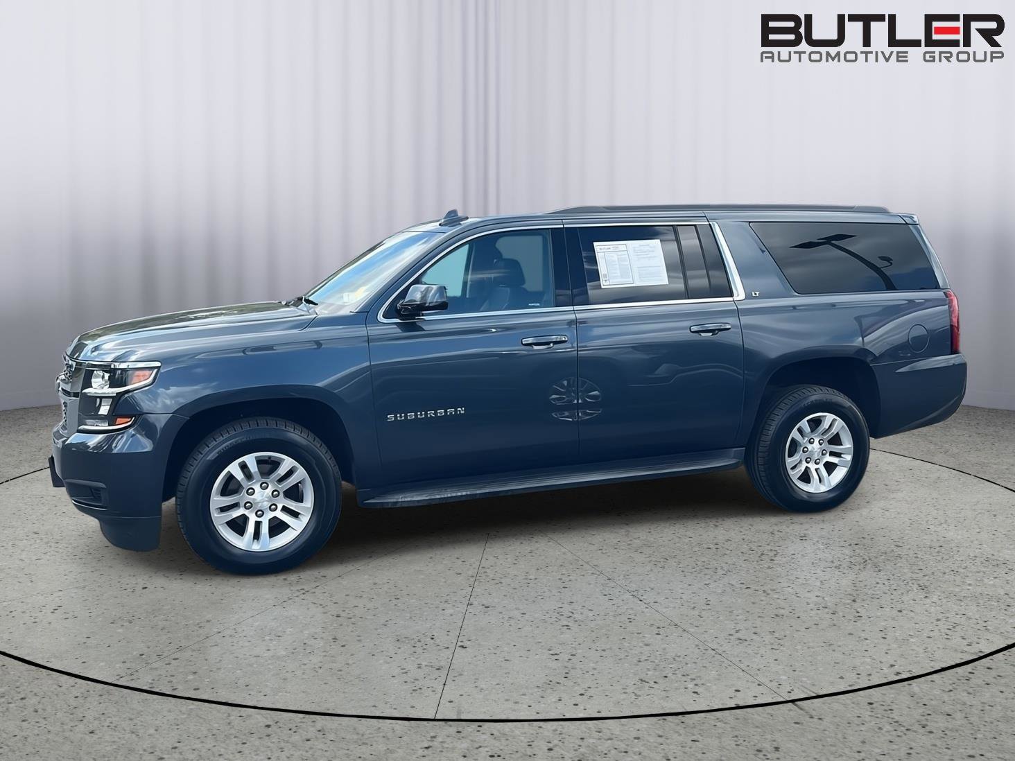 Used 2019 Chevrolet Suburban LT image 3