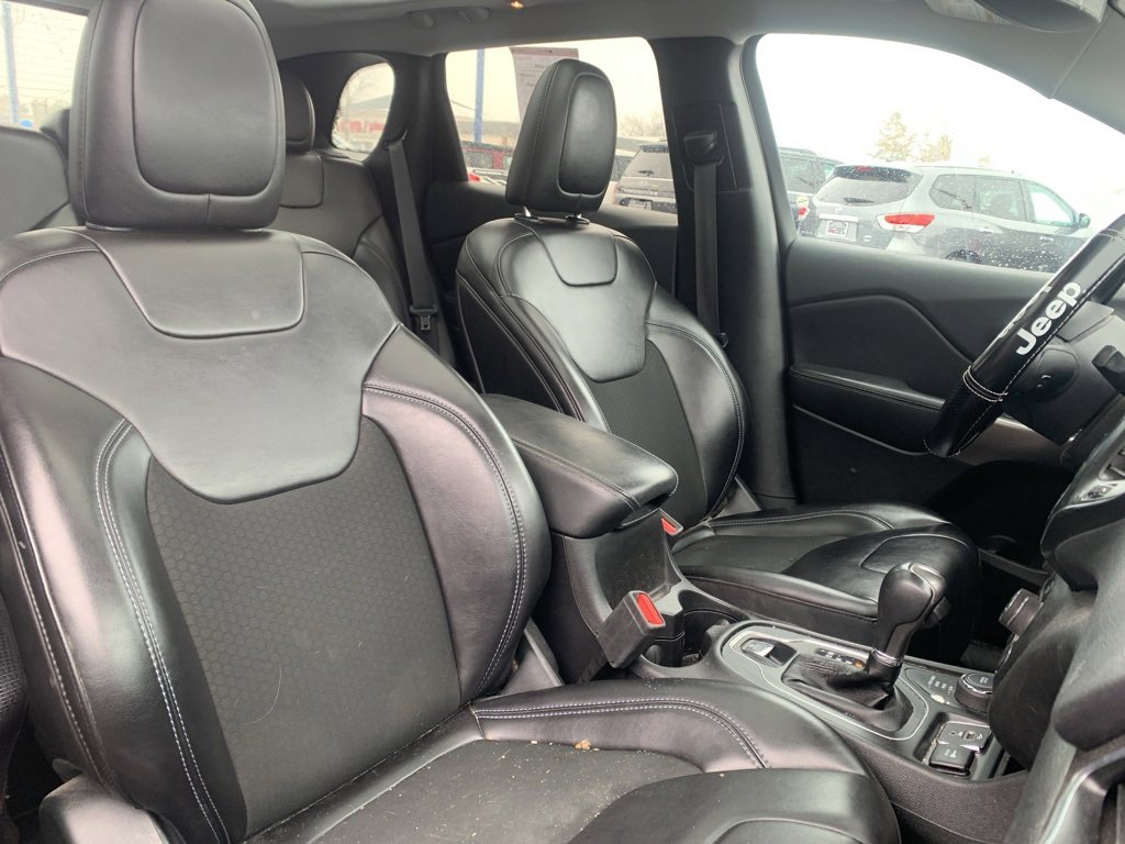 Used 2019 Jeep Cherokee Latitude Plus w/ Comfort/Convenience Group image 15