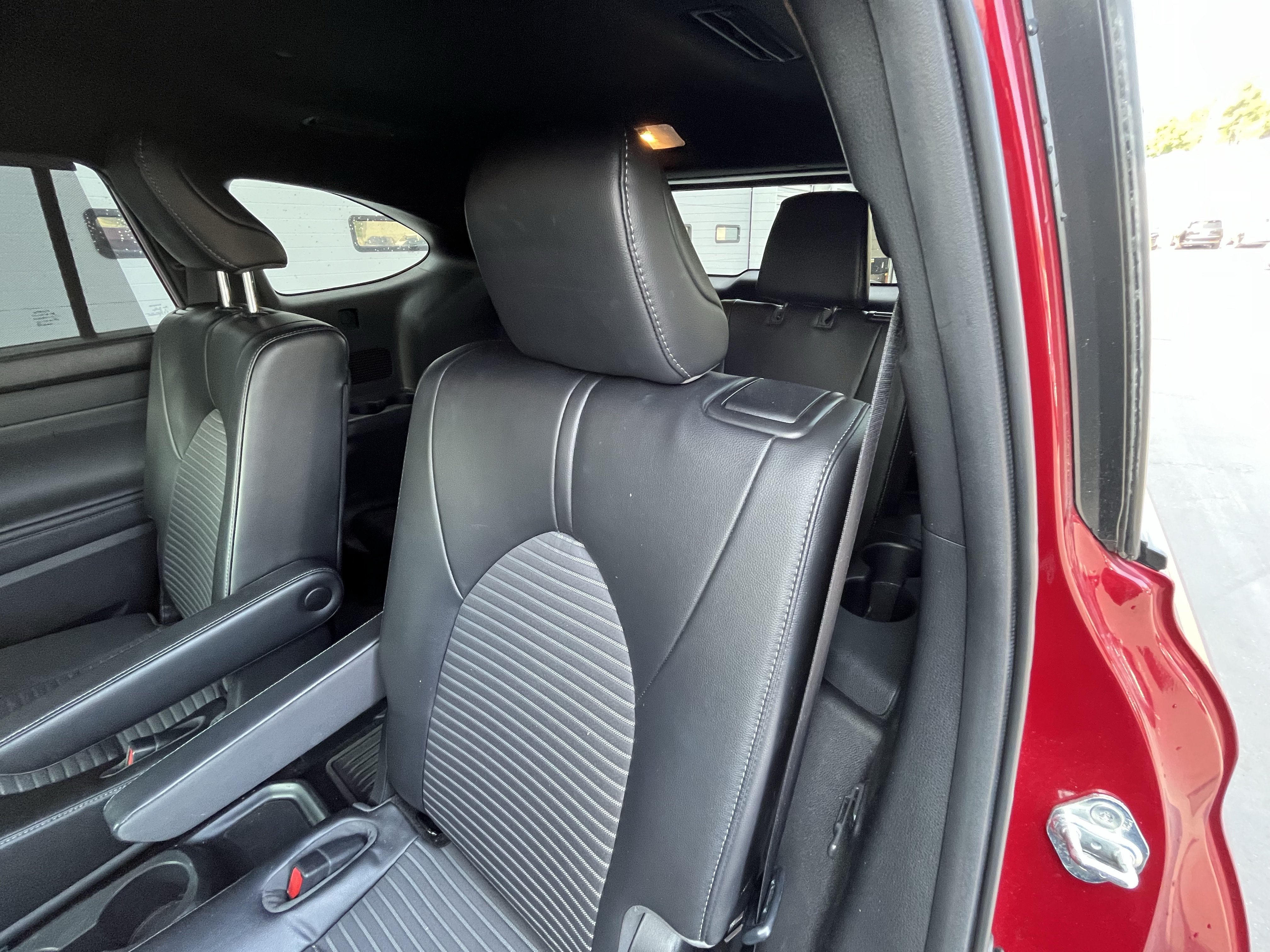 Used 2022 Toyota Highlander XSE FWD image 27